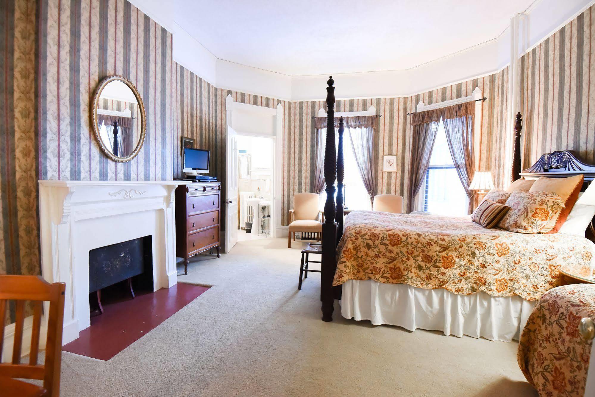 1898 Waverly Inn Хендерсонвилл Экстерьер фото
